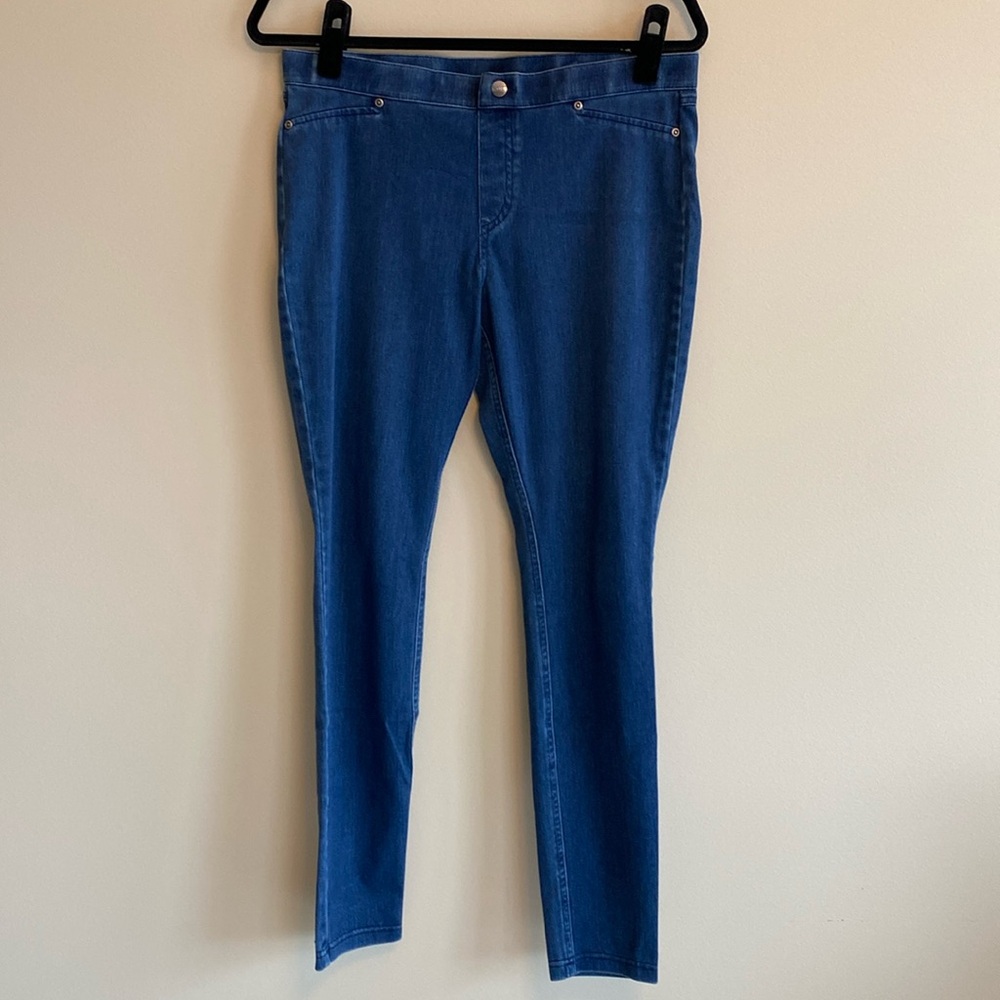 HUE denim blue leggings w/ faux jeans pockets. Cotton blend large.